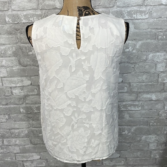 CECE Pleated Sleeveless Blouse - Picture 3 of 5